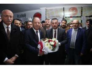 Başkan Oprukçu resmi MHP üyelik formunu imzaladı