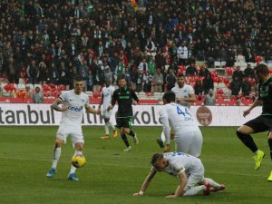 Süper Lig: Konyaspor: 0 - Kasımpaşa: 0 (İlk yarı)