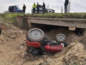 Aksaray'da Traktör Menfeze Devrildi: 1 Yaralı