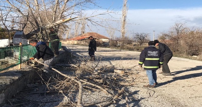 Konya’nın iki ilçesinde okullar fırtınadan tatil edildi