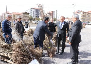 Aksaray’da çiftçilere yüzde 50 hibeli 19 bin 150 fidan verildi