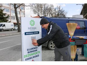 Meram’da Pazar yerlerinde eldiven ve maske dağıtıldı