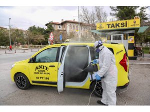 Meram’da taksi ve dolmuşlar ilaçlanıyor