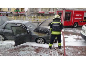 Konya’da seyir halindeki otomobil yandı