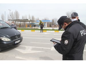 Beyşehir’de polis tedbirlere uymayanlara ceza yağdırdı