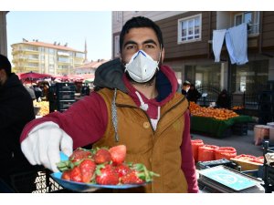 Pazarcılık yapan genç sağlıkçı korona virüsle mücadele etmek istiyor