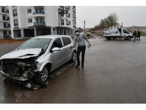 Aksaray’da kamyonetle otomobil çarpıştı: 1 yaralı