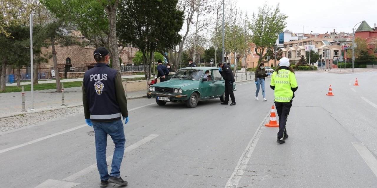 Konya’da sokağa çıkma kısıtlamasında sokaklar sessiz