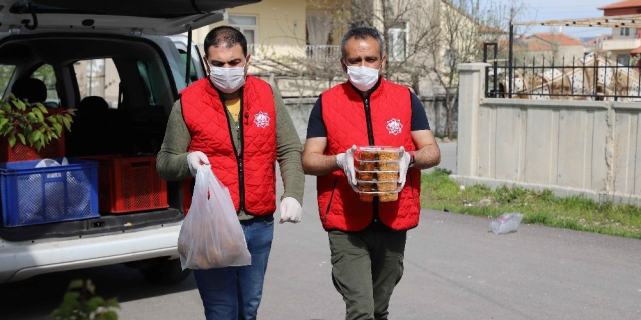 Aksaray Belediyesinden iftarda 450 aileye sıcak yemek