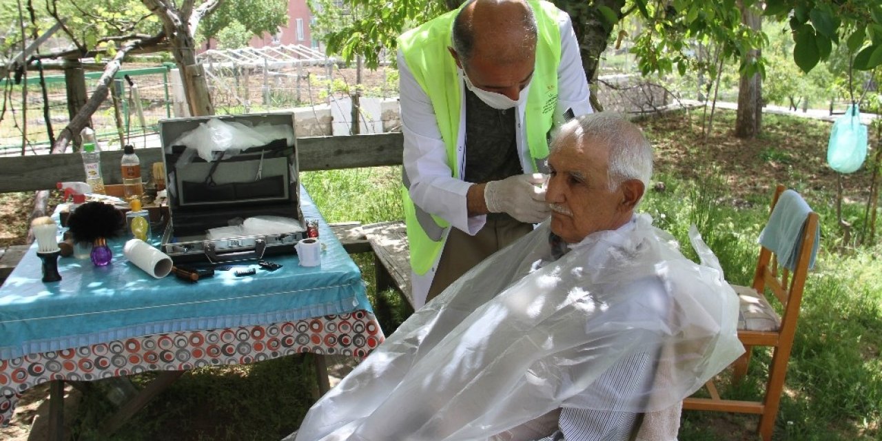 Konya’da 65 yaş üstü vatandaşlara bayram tıraşı hizmeti