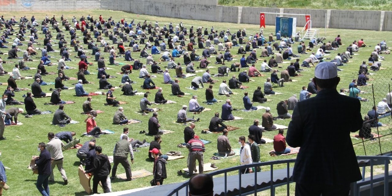 Beyşehir’de cuma namazı coşkusu