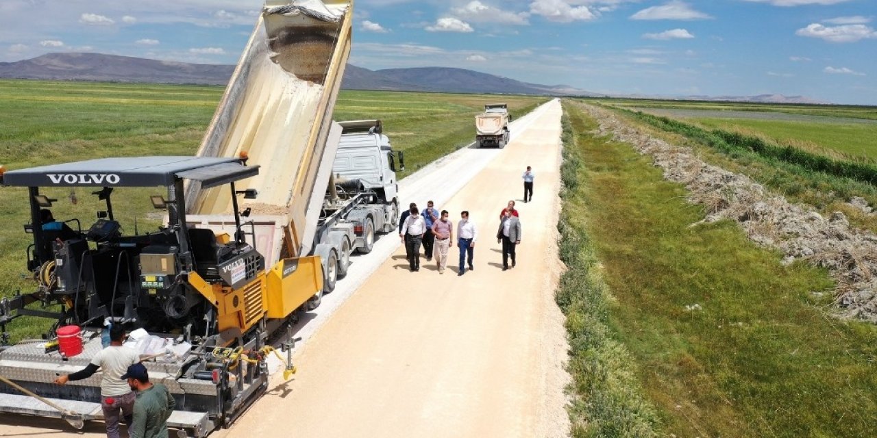 Karatay’da yol ve asfalt seferberliği sürüyor