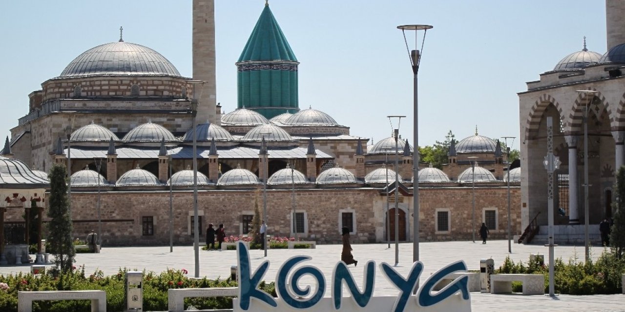 Mevlana Müzesi’ndeki yeşil kubbenin çinileri 60 yıl sonra yenileniyor