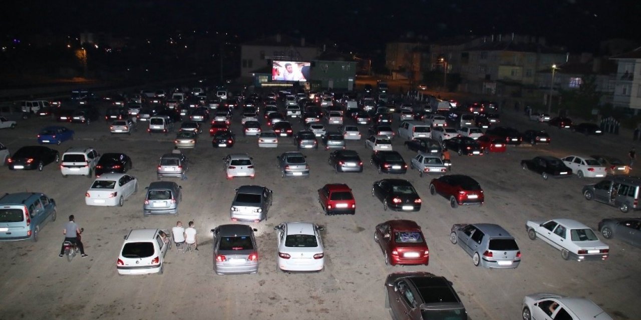 Nasreddin Hoca Şenliğinde arabalı sinema etkinliğine yoğun ilgi