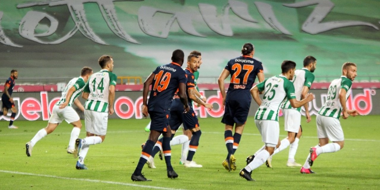 Süper Lig: Konyaspor: 3 - Başakşehir: 1 (İlk yarı)