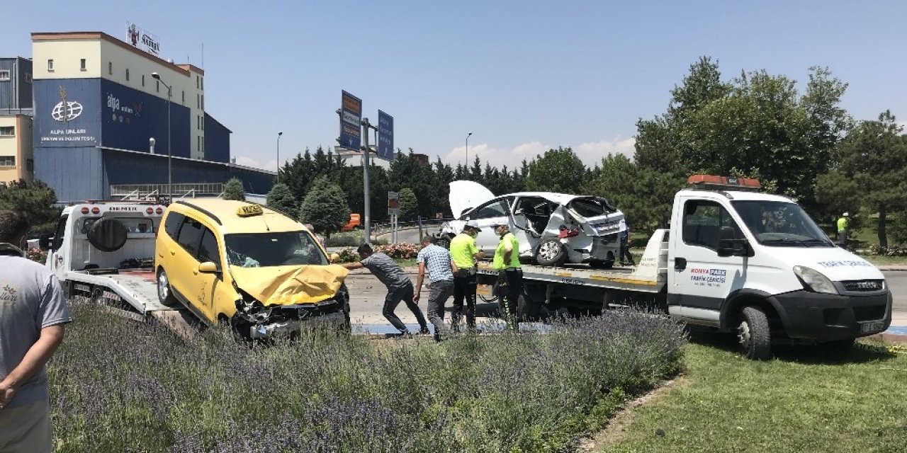 Otomobil ile ticari taksi çarpıştı: 1 ölü, 5 yaralı