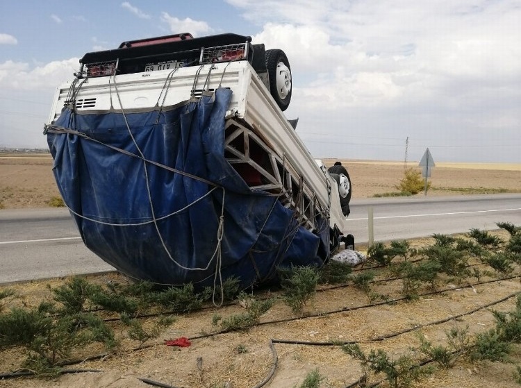 Konya’da kamyonet takla attı: 3 yaralı