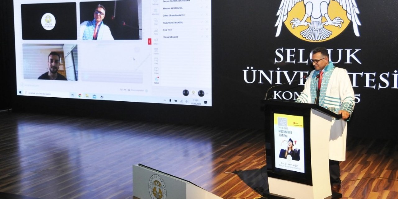 Selçuk Üniversitesi 45. yıl mezunlarını verdi