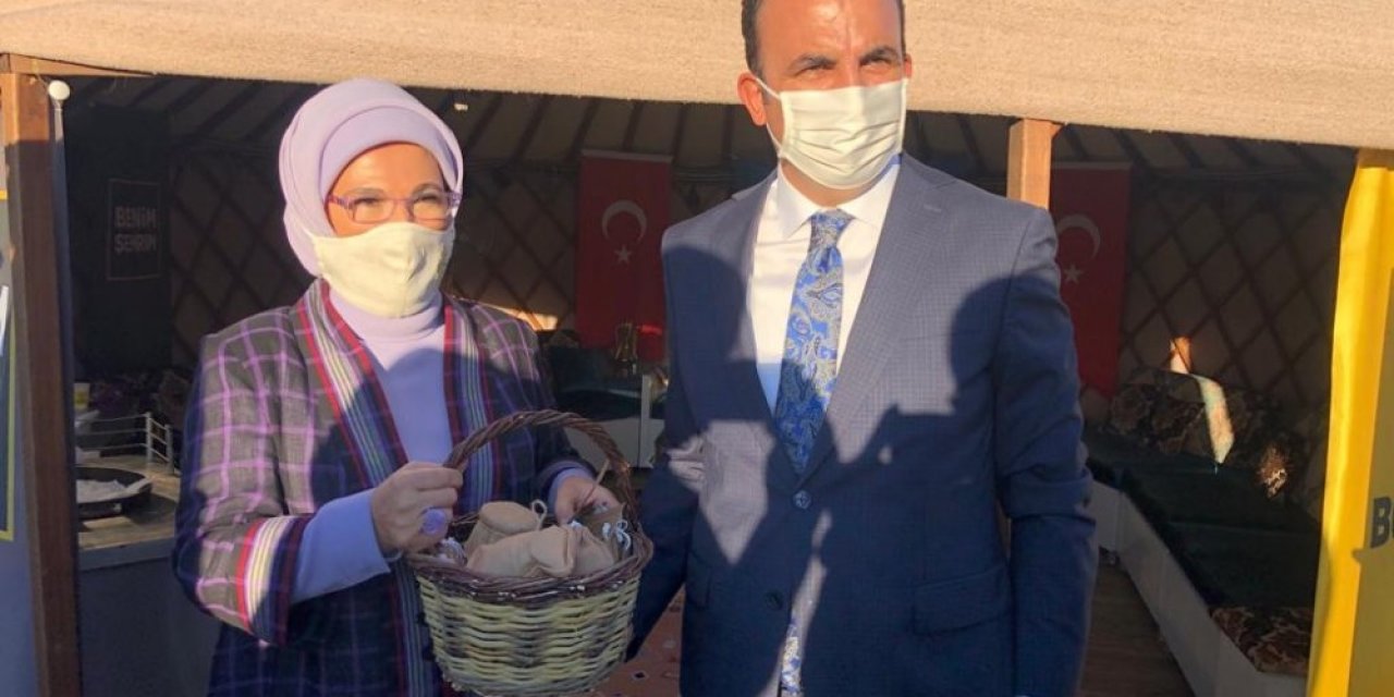 Emine Erdoğan, Ahlat’ta Konya Büyükşehir’in çadırına konuk oldu