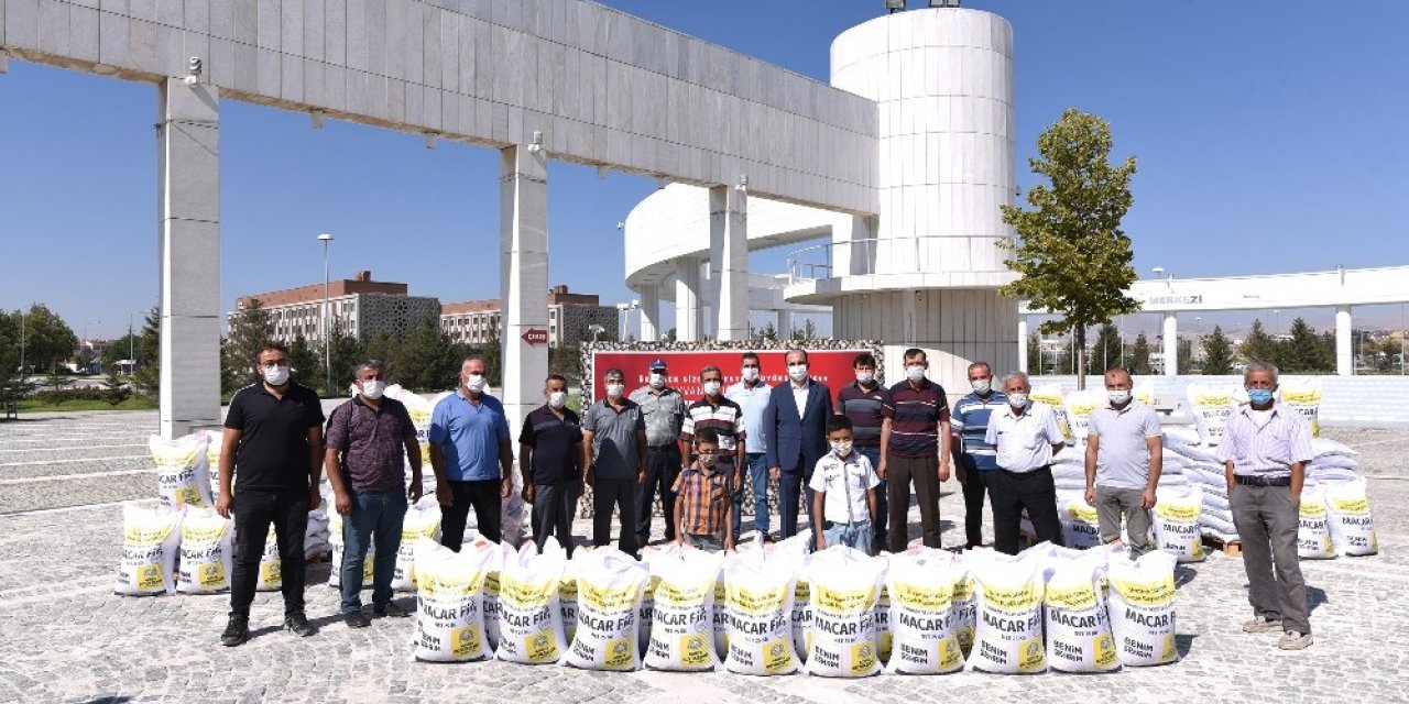 Konya Büyükşehir’den çiftçiye Macar fiği tohumu desteği