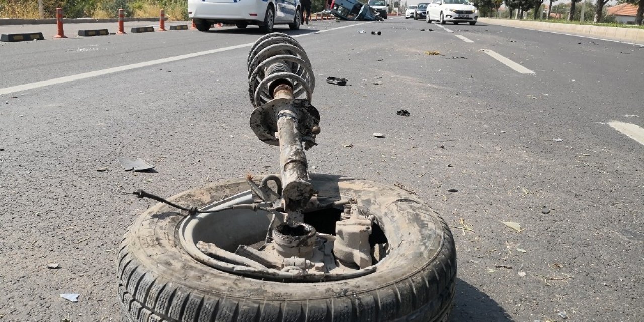 Aksaray'da kaza! Kaplumbağayı ezmek istemeyen anne kızıyla takla attı