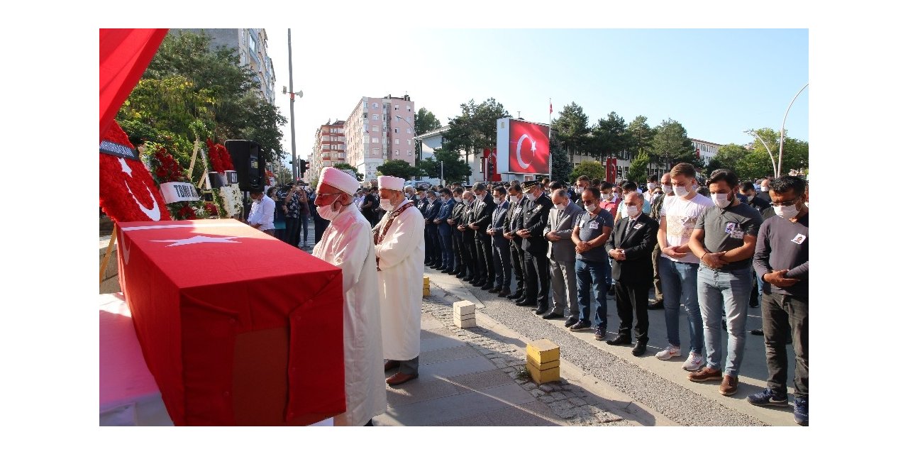 Şehit polis memuru Onur Küçük son yolculuğuna uğurlandı