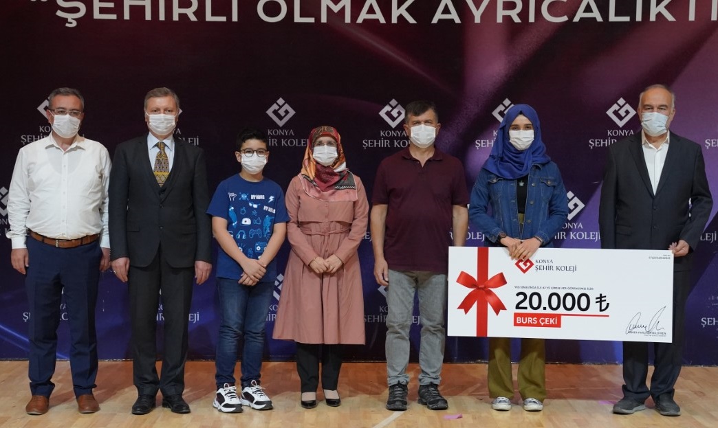 Şehir Koleji’nde Başarılı Öğrenciler Ödüllendirildi