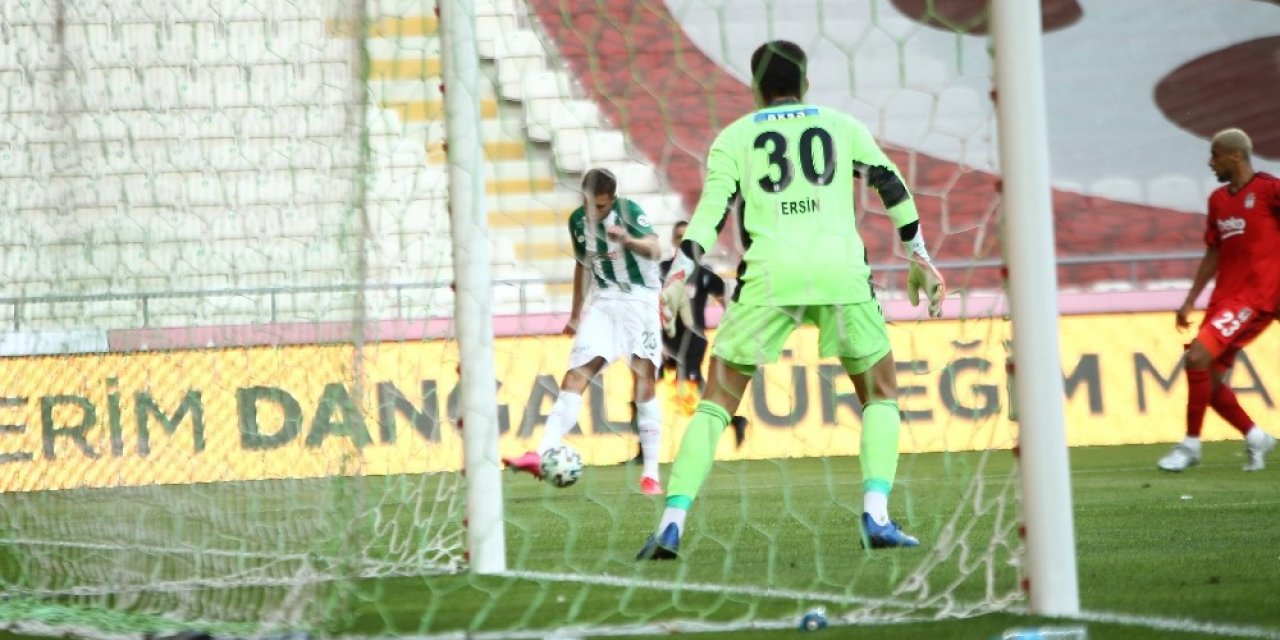 Süper Lig: Konyaspor: 4 - Beşiktaş: 1 (Maç sonucu)