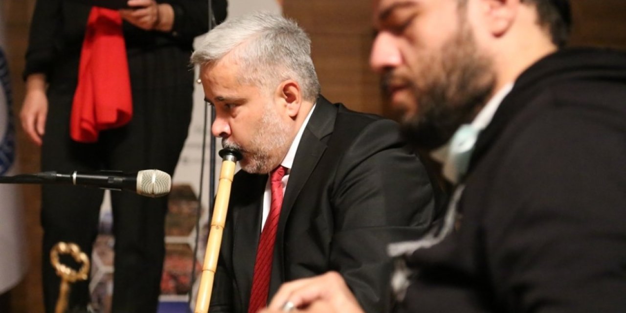 Azerbaycan konserine Rektör Şahin ney üfleyerek eşlik etti