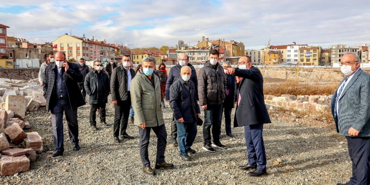 Başkan Kavuş, Şükran Mahallesi’nde incelemelerde bulundu