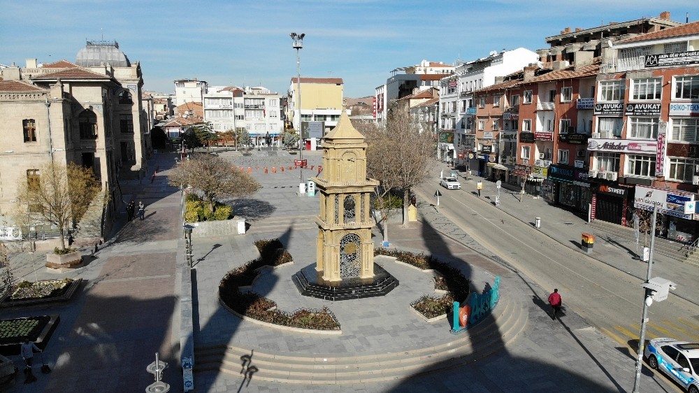 Aksaray’da sokak ve caddeler kısıtlamada boş kaldı