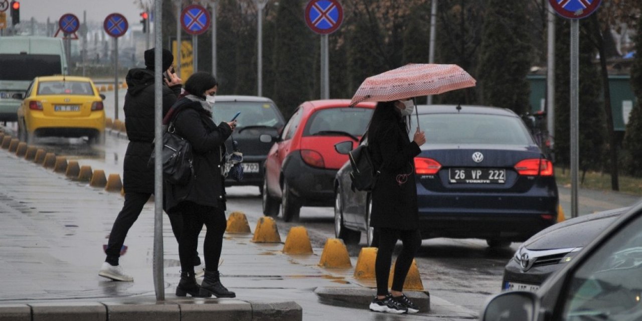 Eskişehir’de beklenen yağmur başladı