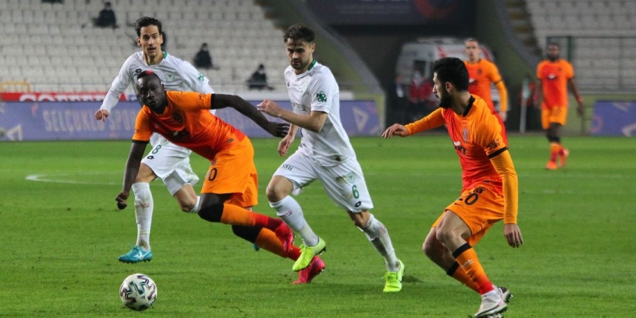 Süper Lig: Konyaspor: 1 - Galatasaray: 1 (İlk yarı)