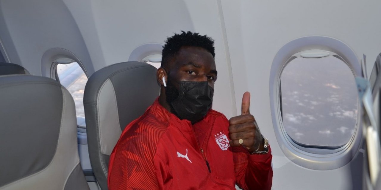 Aaron Appindangoye Sivasspor ile sözleşme uzattı