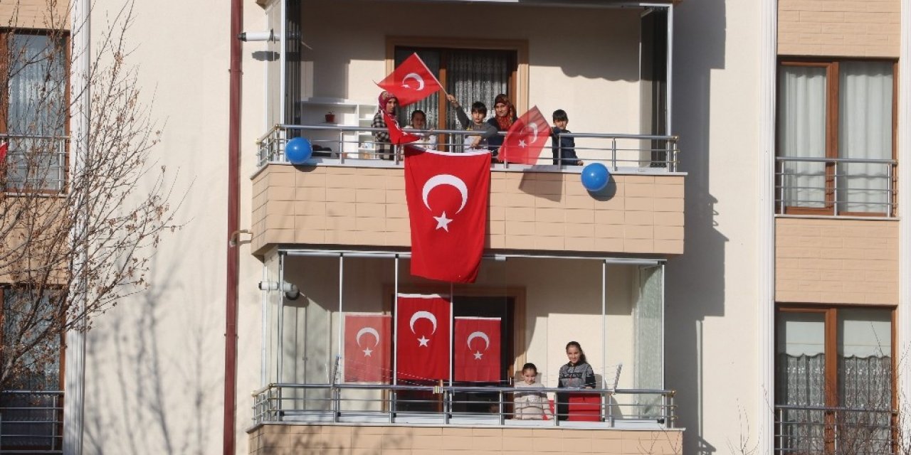 Sivas’ta İstiklal Marşı coşkusu renkli görüntüler oluşturdu