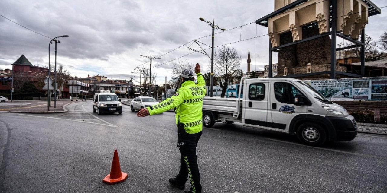 Konya’da kuralları ihlal eden bin 32 sürücüye ceza