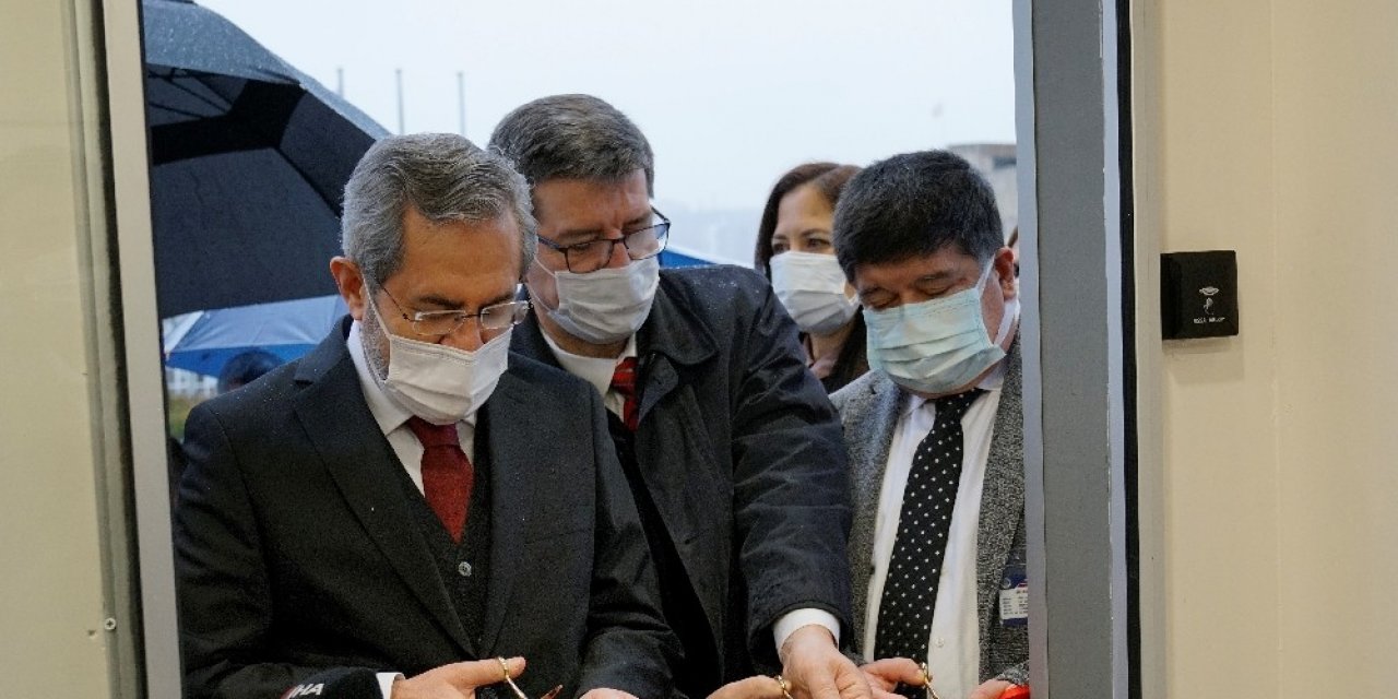 Ankara Üniversitesi’nden akıllı Covid-19 test kabini