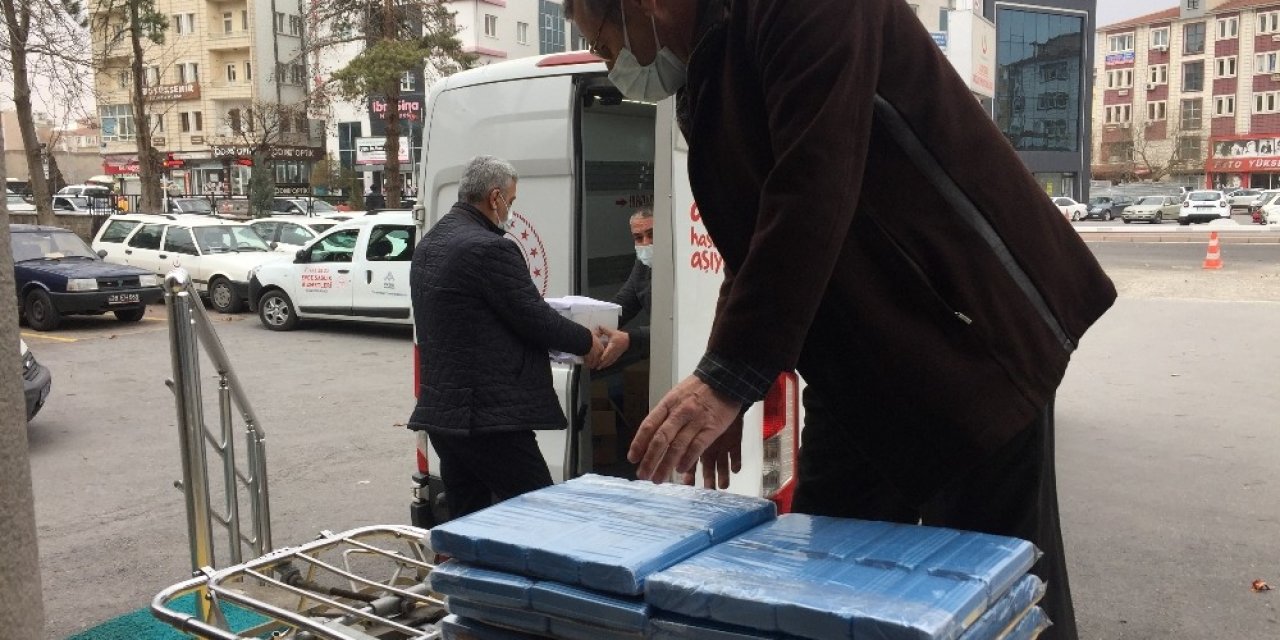 Kayseri’de korona virüs aşıları hastanelere dağıtılmaya başlandı