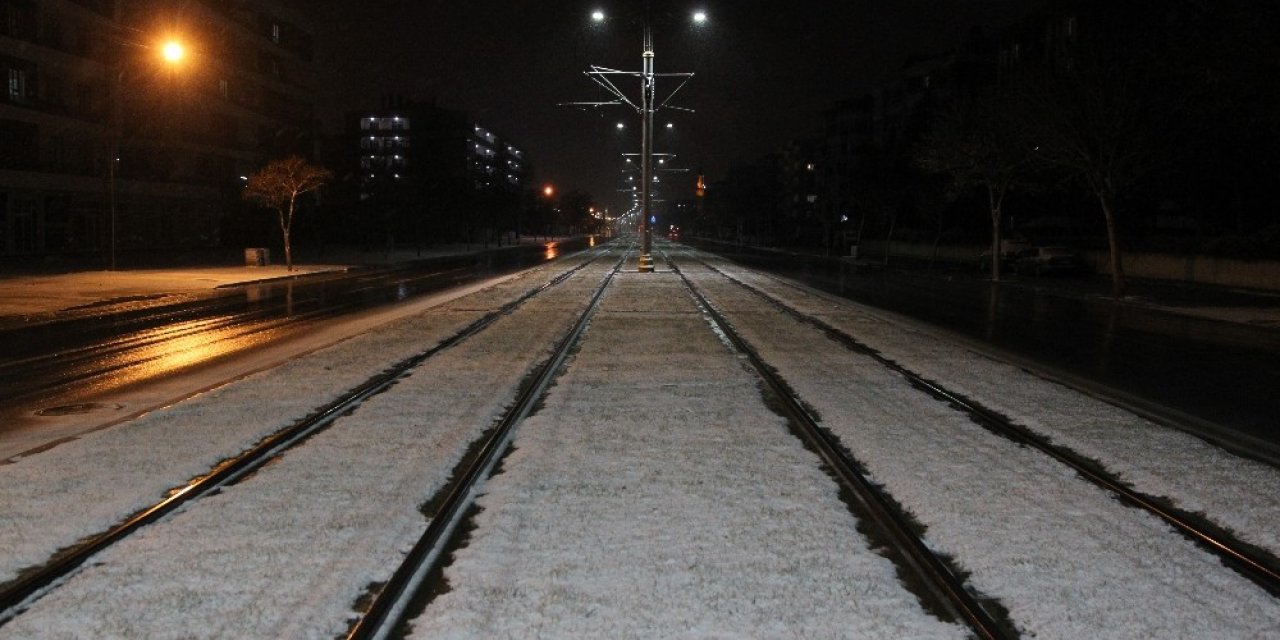 Konya’ya yılın ilk karı yağdı