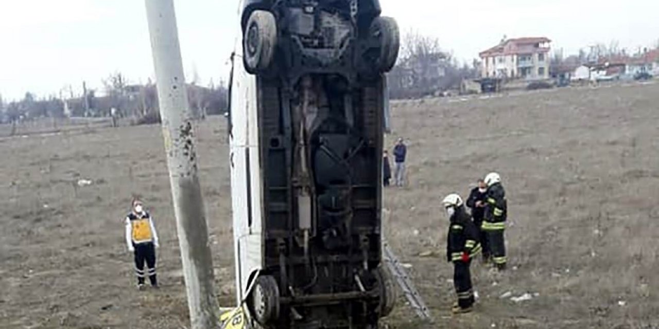 Yoldan çıkan kamyonet şaha kalktı: 1 yaralı