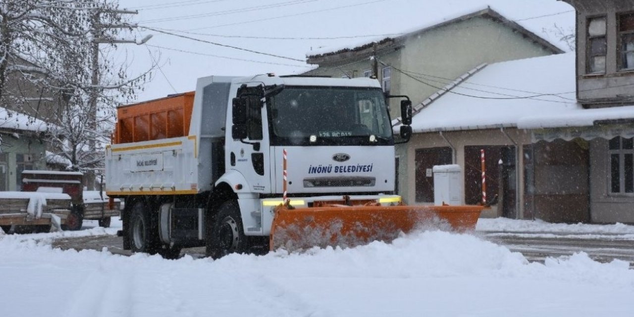 İnönü Belediyesi’nden kar yağışına anında müdahale