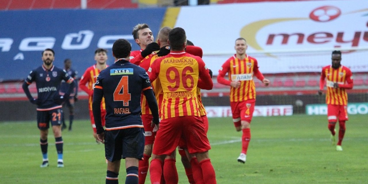 Süper Lig: Kayserispor: 1 - Medipol Başakşehir: 0 (İlk Yarı)