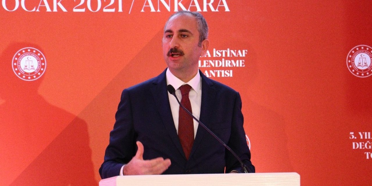 Bakan Gül: “Klavye başına geçip sosyal medyada bana tutuklama siparişi verenlere sesleniyorum, burada kanunlar işler”