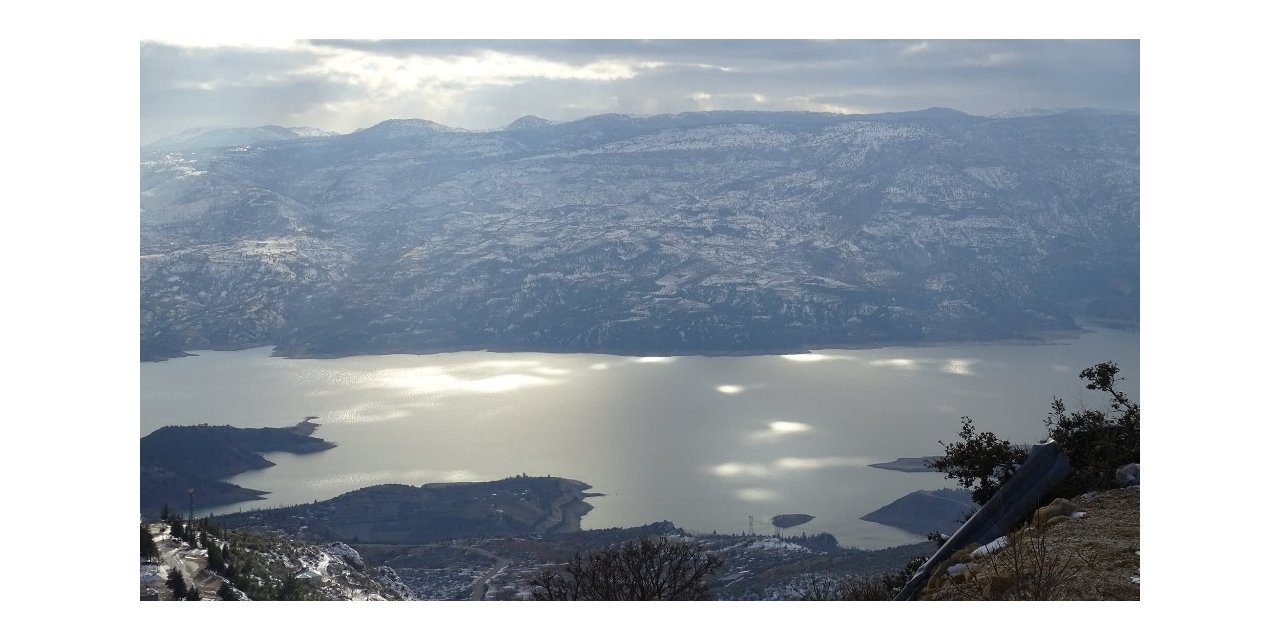 Güneş ile bulutların doğal ışık gösterisi