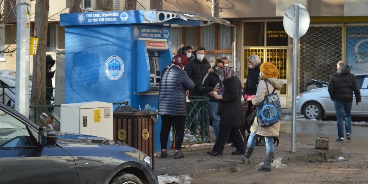 Kısıtlamanın ilk sabahında “sumaktik" kuyruğu