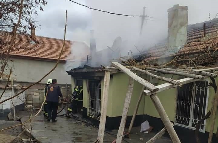 Kulu'da evi yanan vatandaş için kampanya başlatıldı