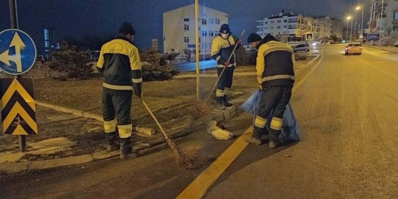 Keçiören’de vatandaş evinde, seyyar temizlik ekibi sahada