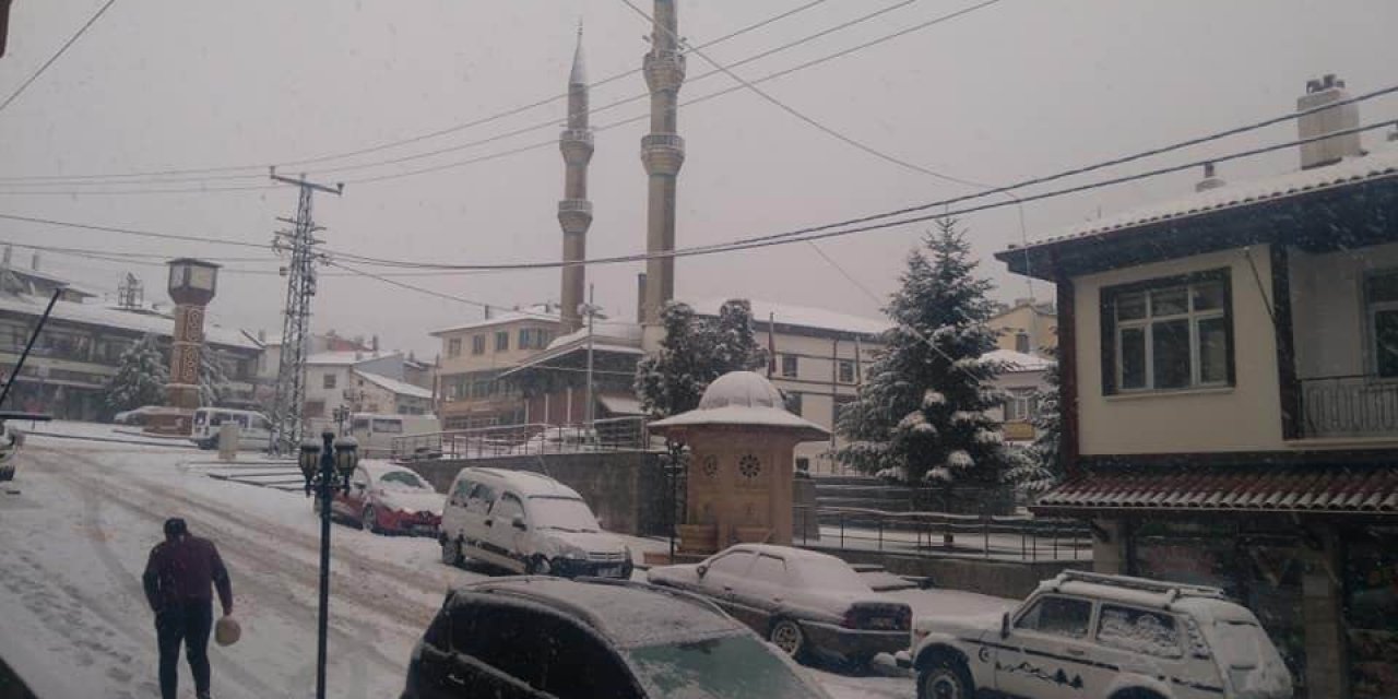 Konya’nın ilçelerinde etkili kar yağışı