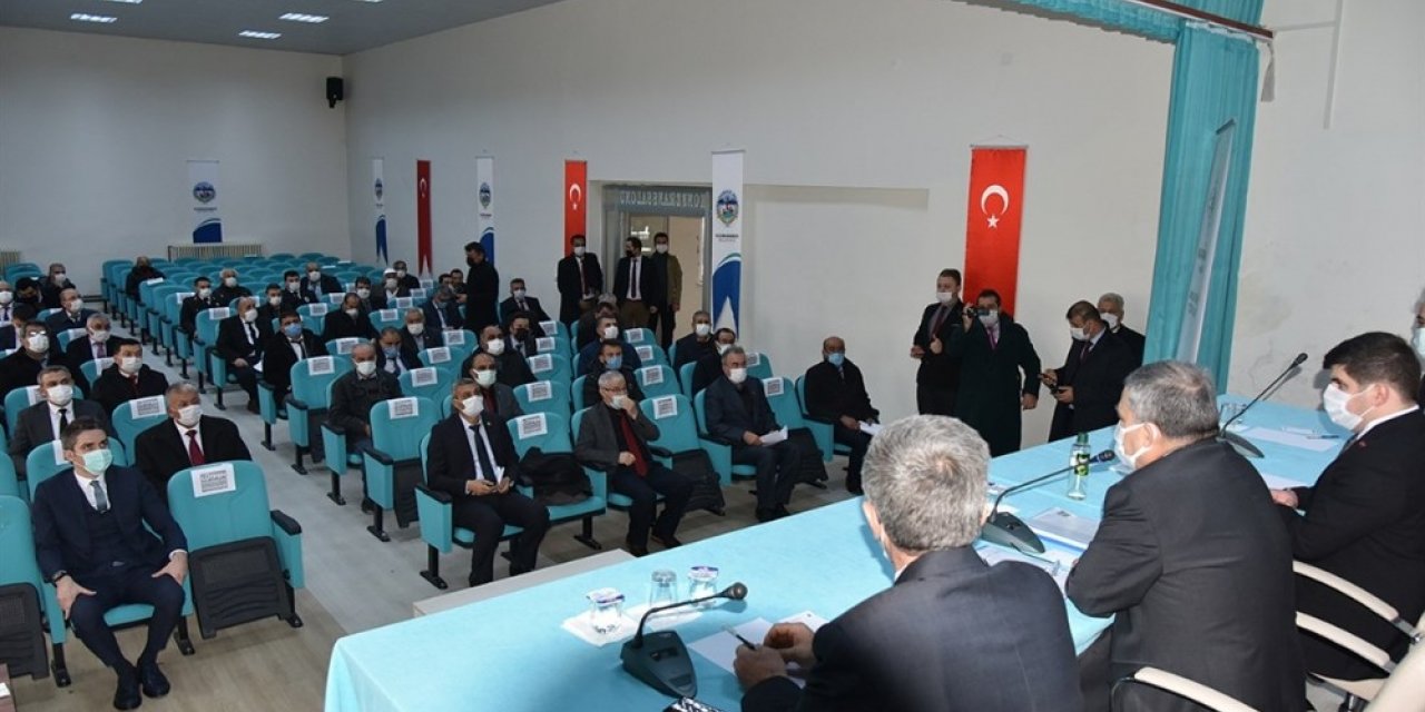 Vali Işık, Kazımkarabekir ilçesinde muhtarlarla bir araya geldi