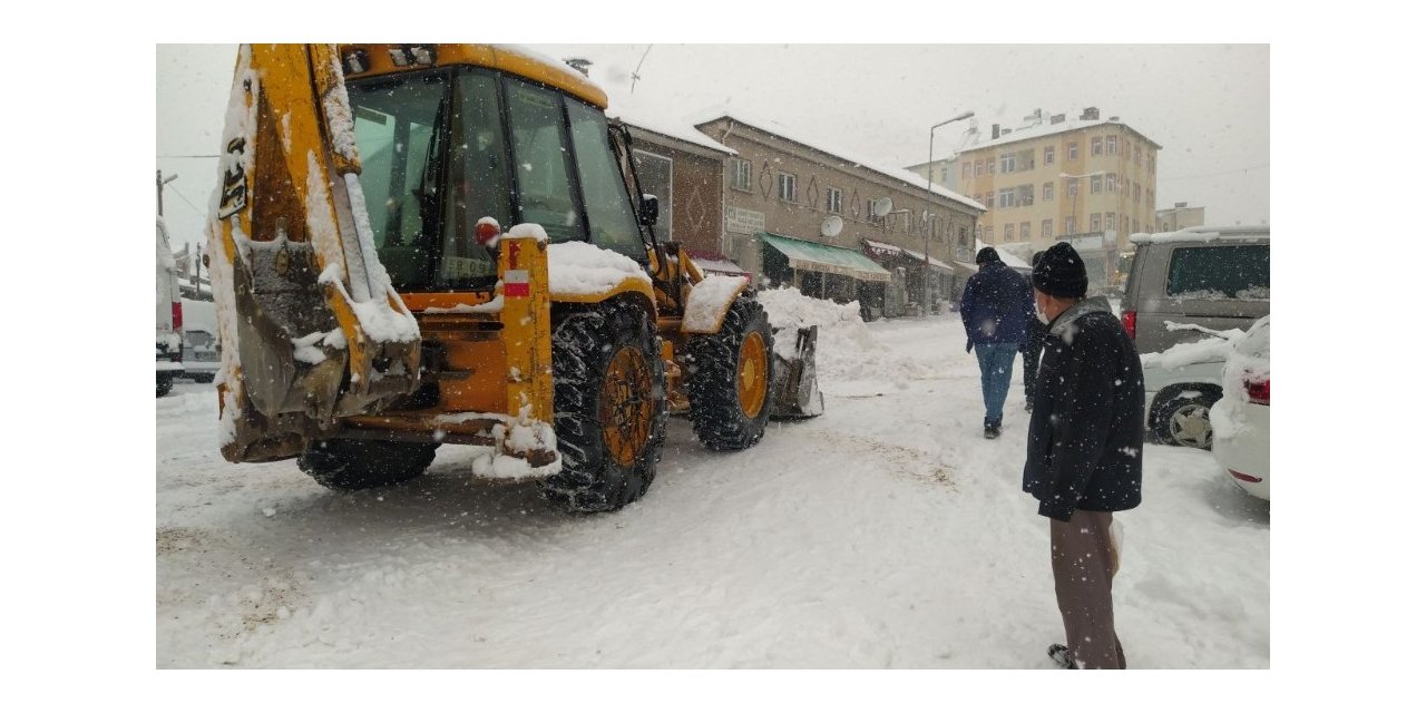 Gürün’de kar kalınlığı 30 santimetreye ulaştı